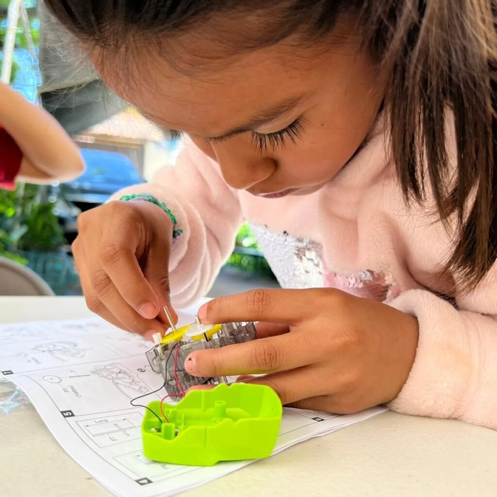 Help Deaf Kids in Mexico Learn Computer Skills