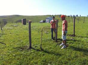 French volunteers setting up the new fence.