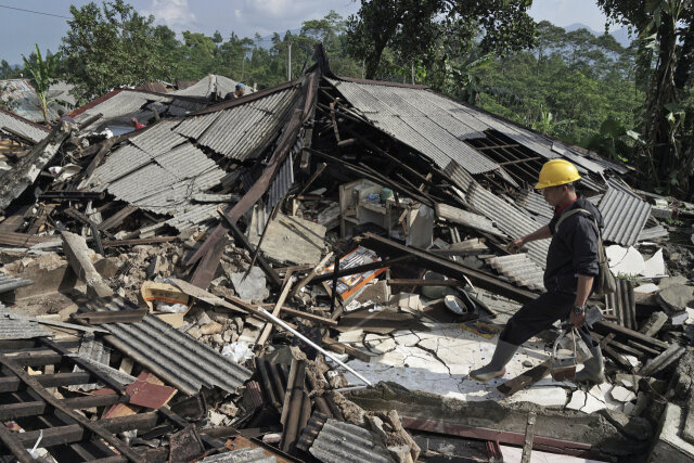 Emergency support for earthquake damage on Java