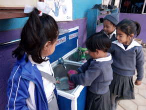 Children during their break fill water bottles