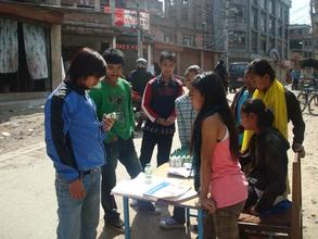 Student disseminating information through stalls