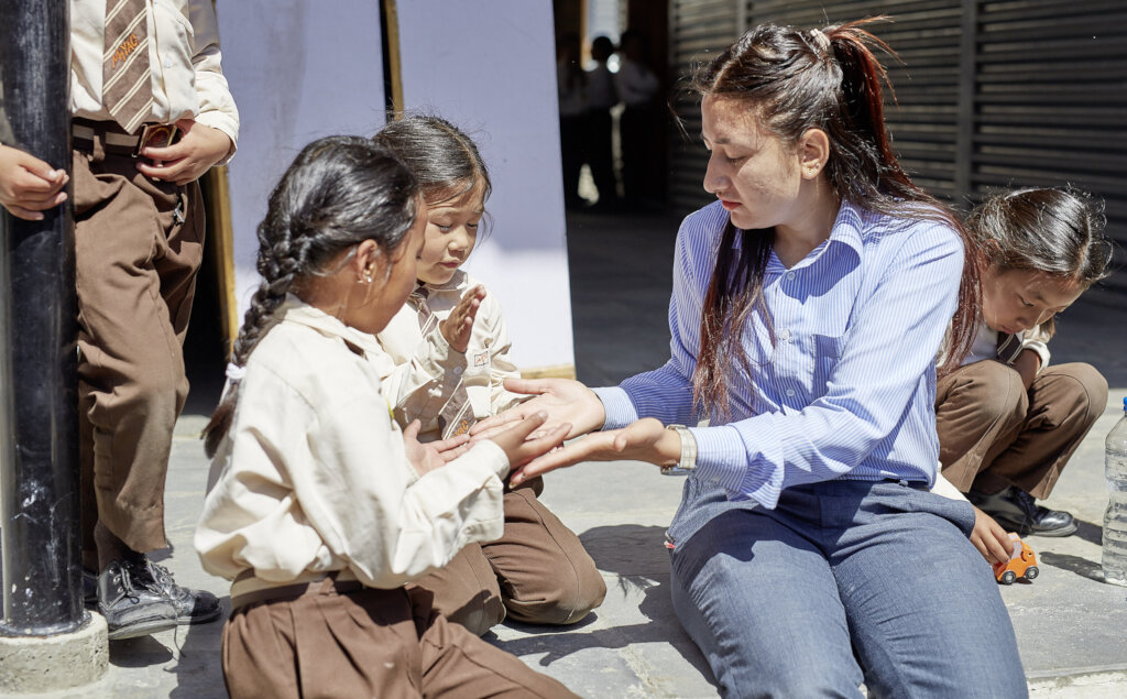 christmas-gifts-for-400-impoverished-children-globalgiving