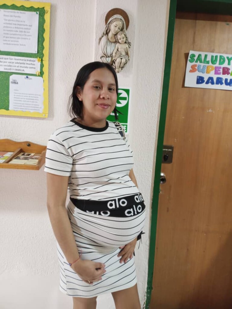 Comprehensive care for young pregnant teenagers