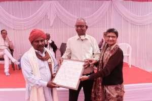 Ruparam Gameti receiving environmental award
