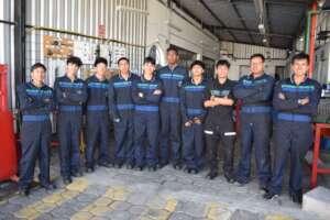 The 10 young people of the mechanics school