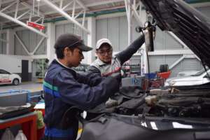 In their practical classes on automotive mechanics