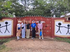 Team Kenya volunteers at the Karibuni Eco Cottages
