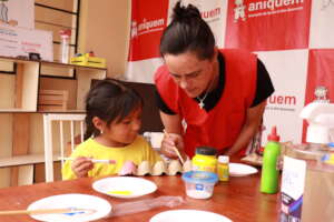 Yarumi in an art class