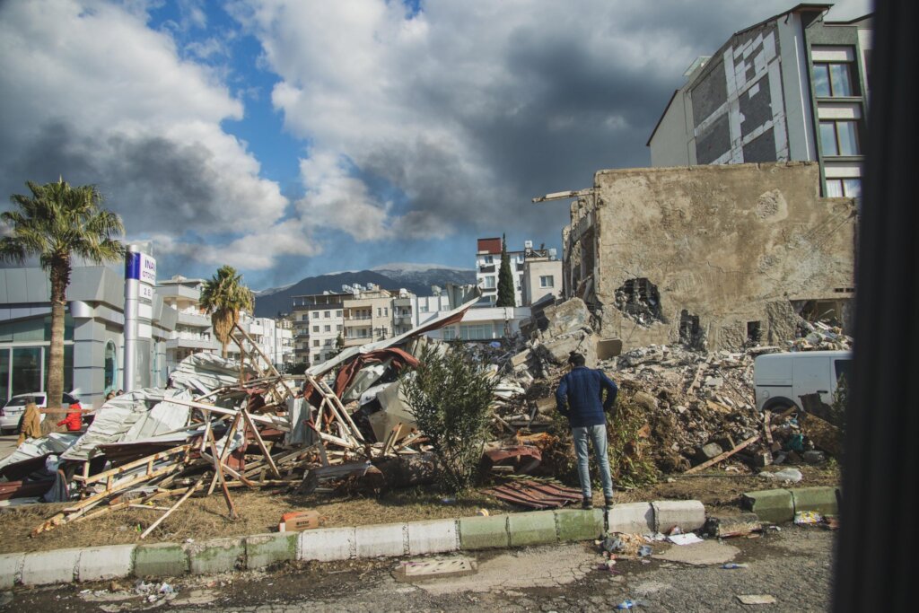 Build Laundry and Shower Facilities in Turkiye