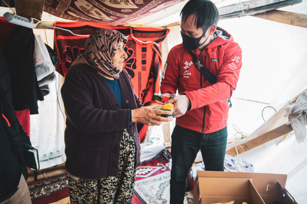 Build Laundry and Shower Facilities in Turkiye