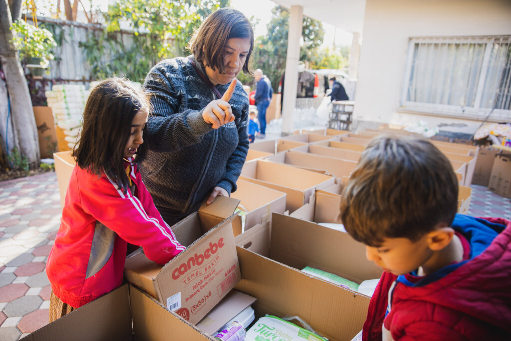 Build Laundry and Shower Facilities in Turkiye