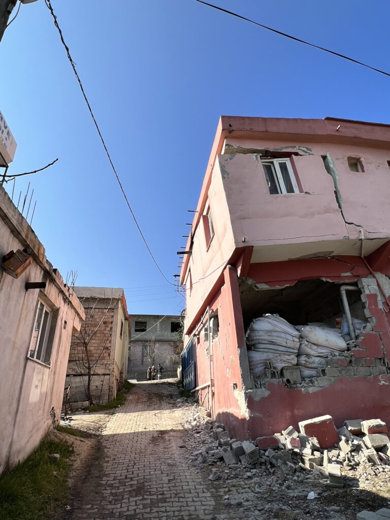 Build Laundry and Shower Facilities in Turkiye