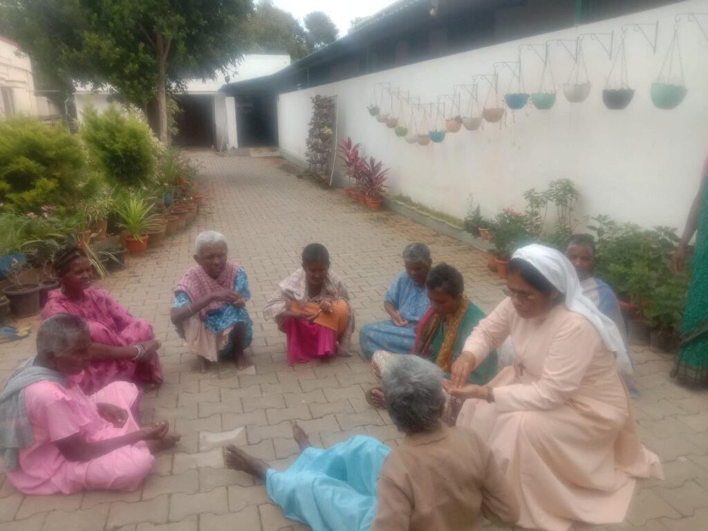 Ensure care for 30 destitute women in Mandya india