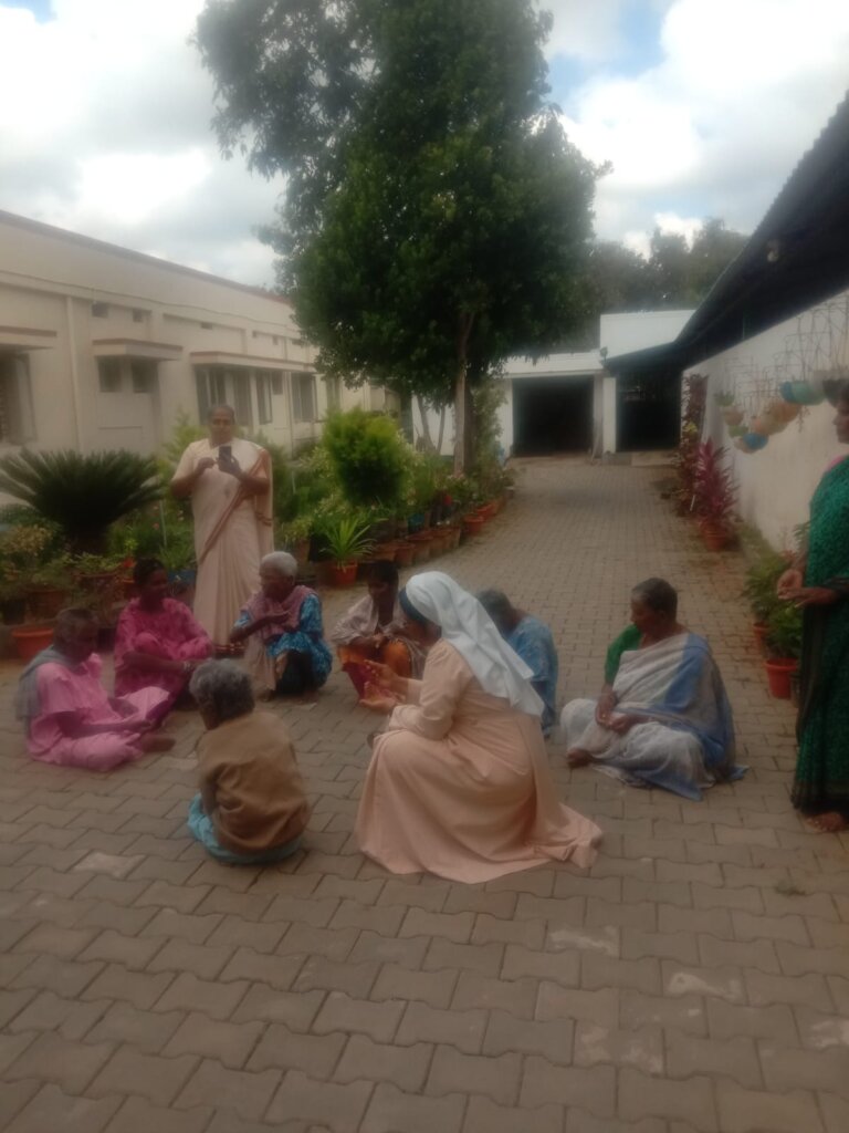 Ensure care for 30 destitute women in Mandya india