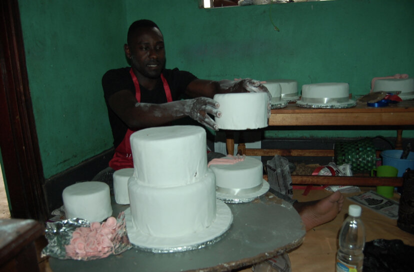 Help 100 youth acquire cake baking skills