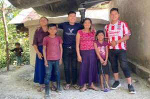 Familia con el sistema "Oshom"