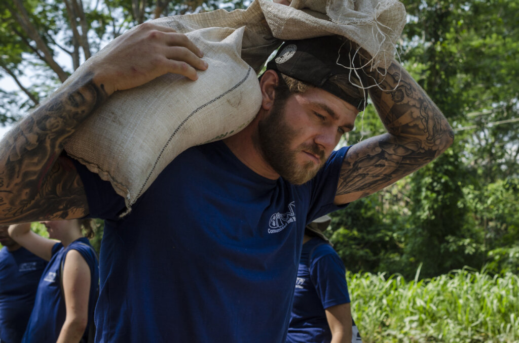 Time to renovate the Ambue Ari comedor!