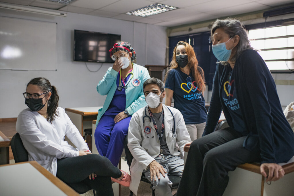 Helping young Venezuelan doctors scholarship