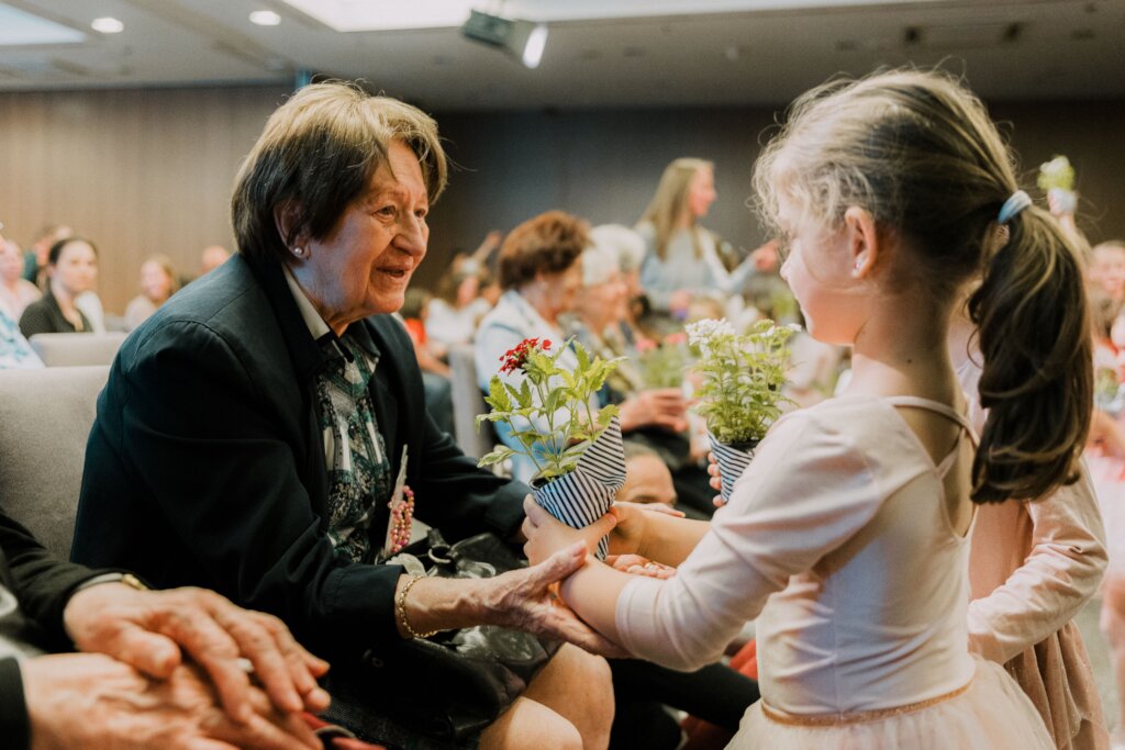 Let's help lonely elderly living in Hungary