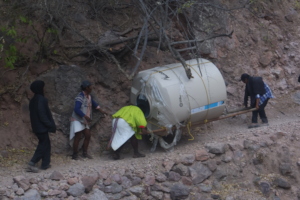 Delivery of Rotoplas water tanks