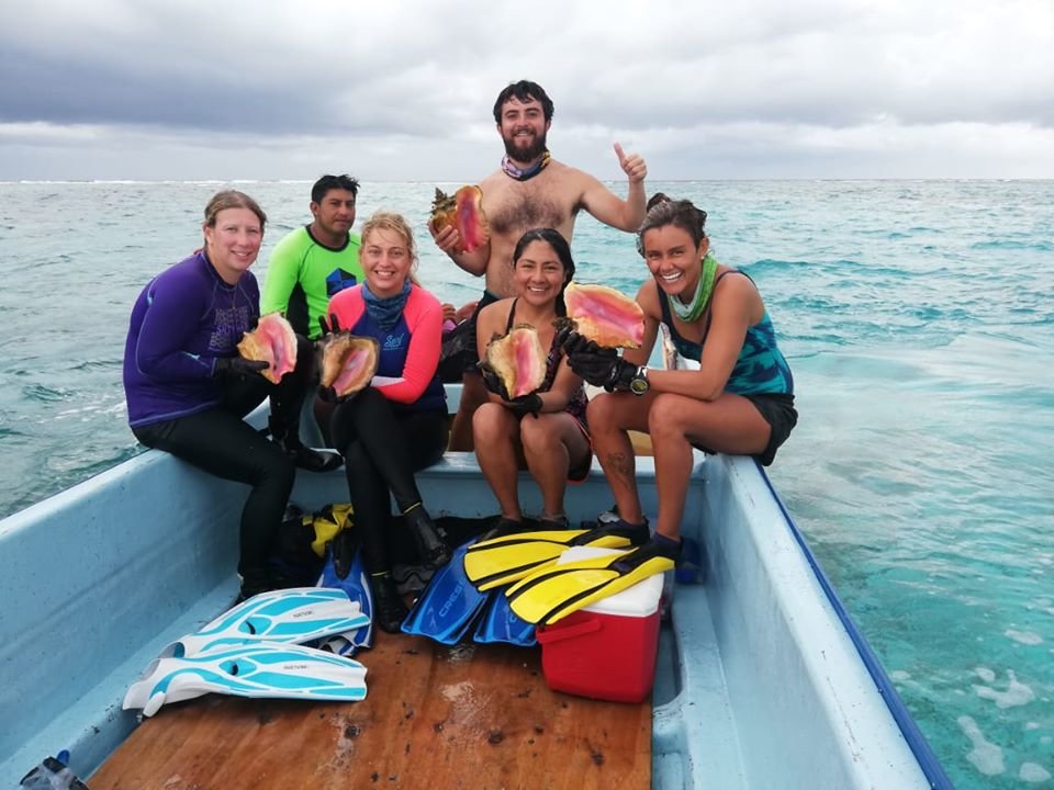 Team in Chinchorro bank doing conch shell studies