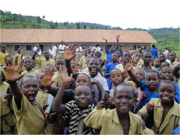 Viva con Agua Brings Clean Water to Rwanda