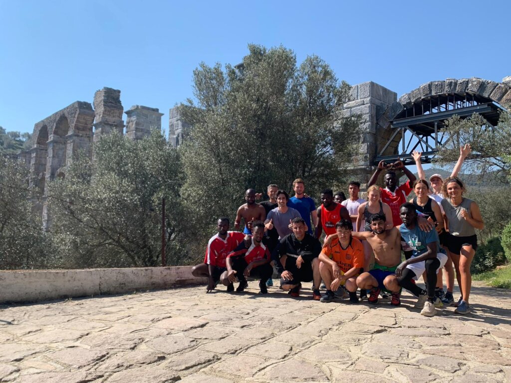 Fundraising relay in Lesvos : running 320km in 32h