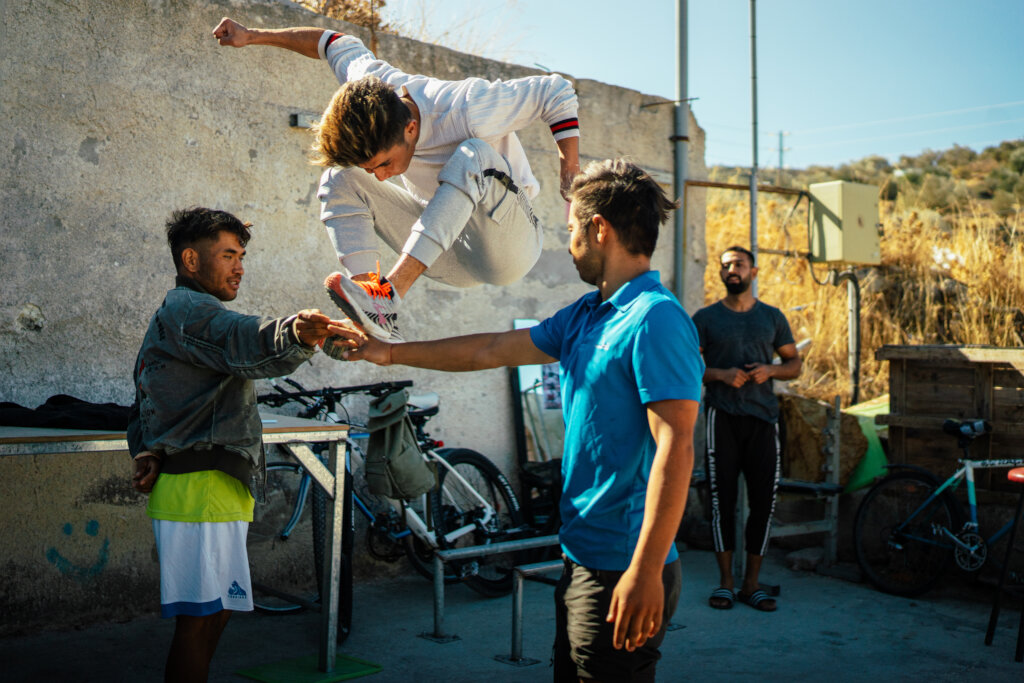 Fundraising relay in Lesvos : running 320km in 32h