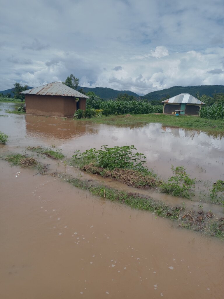 Help us to evacuate the flood victims in Nyakach
