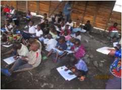 Class to deplaced children during war near Goma