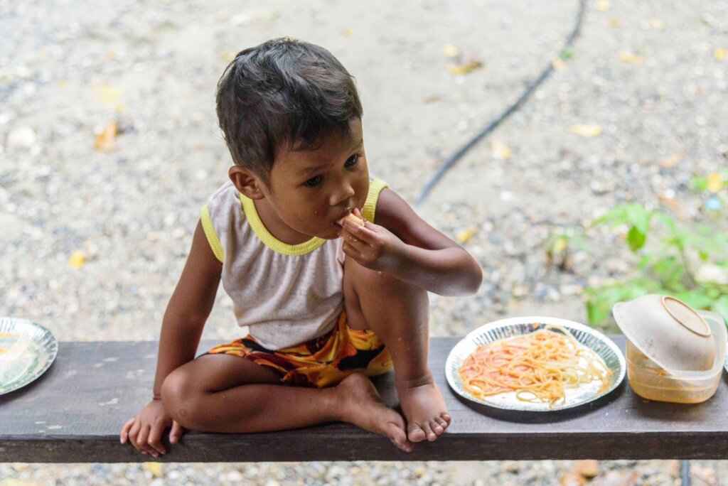 Fight Malnutrition in Filipino Children