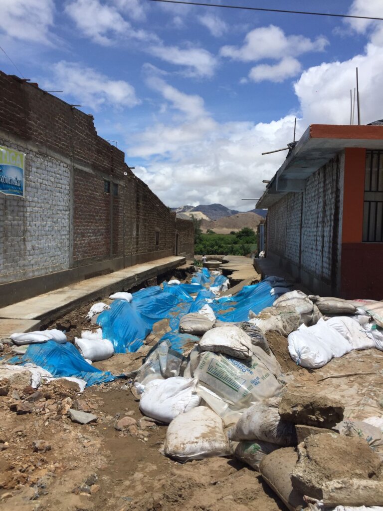 Flood relief for families in Pacasmayo, Peru