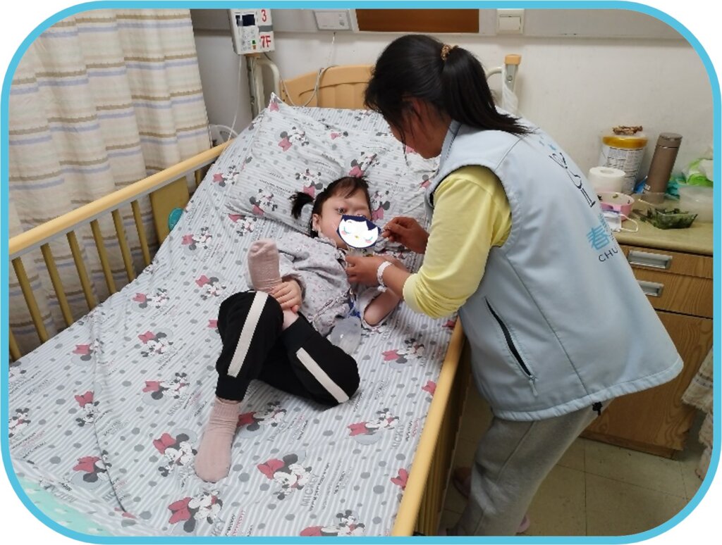 Mama Hu was taking care of Xiao Ke in the hospital