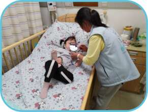 Mama Hu was taking care of Xiao Ke in the hospital