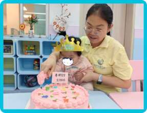 Mama Zhang was celevrating Xiaoyu's birthday