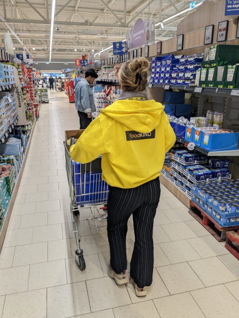 Providing food with compassion to refugees, Greece