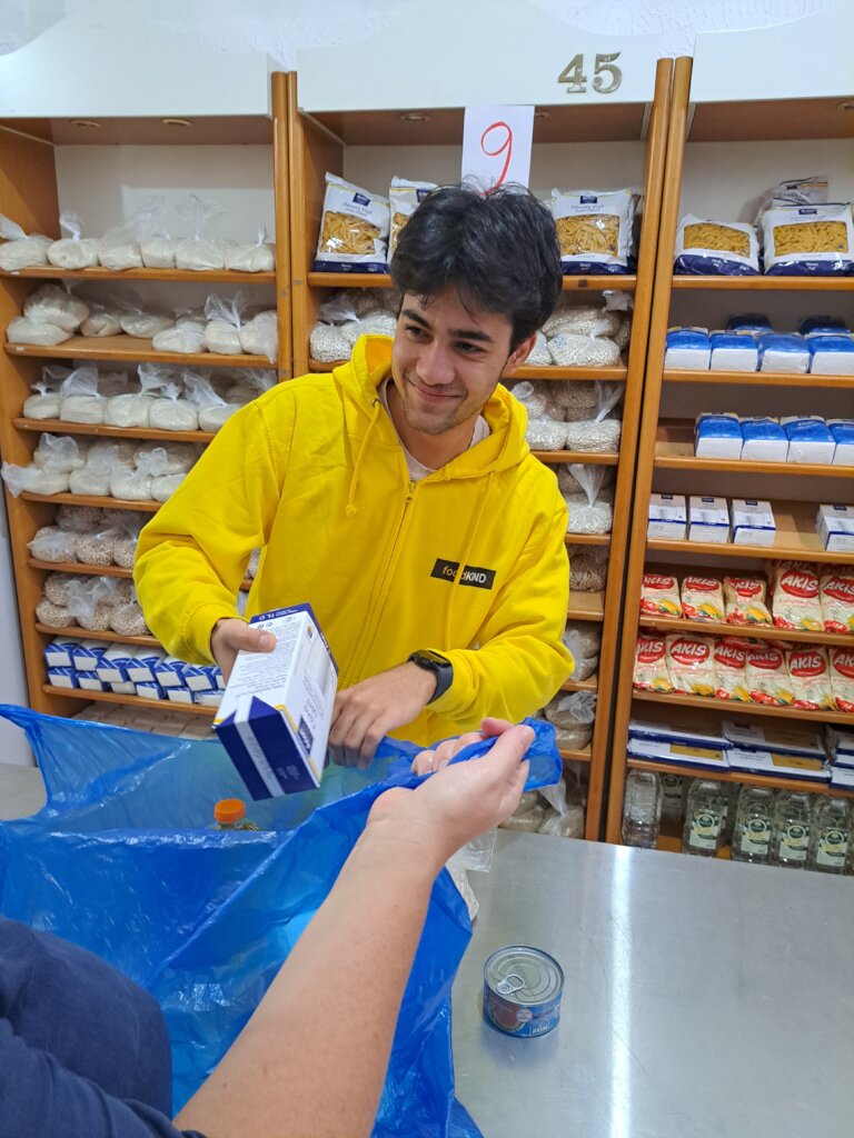 Providing food with compassion to refugees, Greece