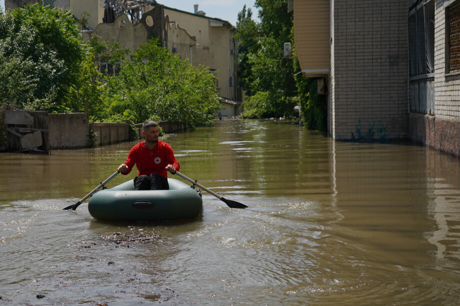 Kakhovka Dam. Help Ukrainian Red Cross save people