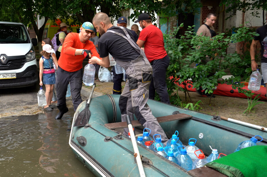 Kakhovka Dam. Help Ukrainian Red Cross save people