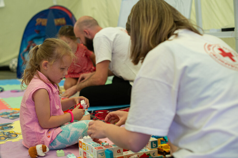 Save kids with Ukrainian Red Cross