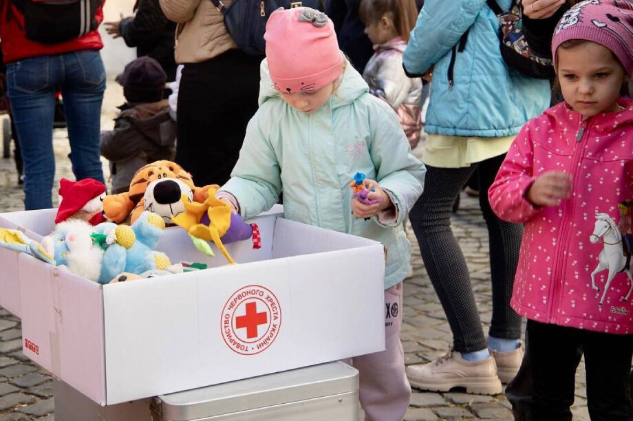 Save kids with Ukrainian Red Cross