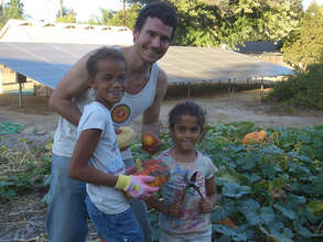 Nick and the girls harvest heirloom squash