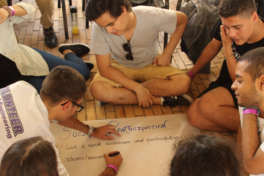 Support young leaders to change Latam's future