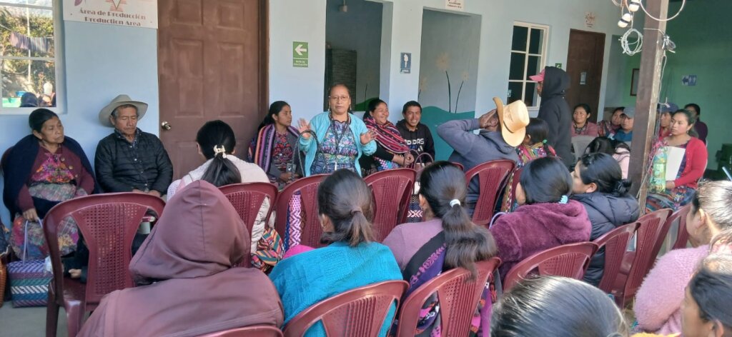 A GuateBuena meeting for financial literacy