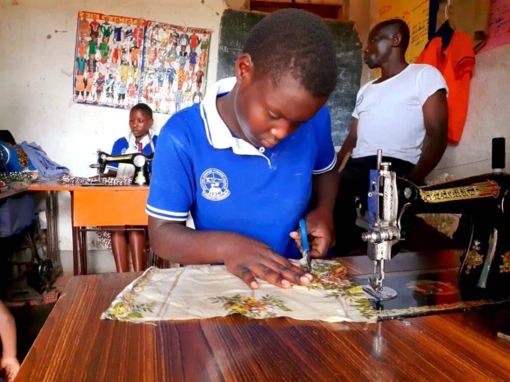 Food, water and healthcare for Ugandan children