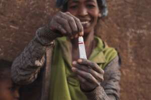 Etheme presenting the eye ointment