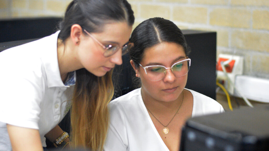 Empowering Lives of Teenage Mothers in Medellin