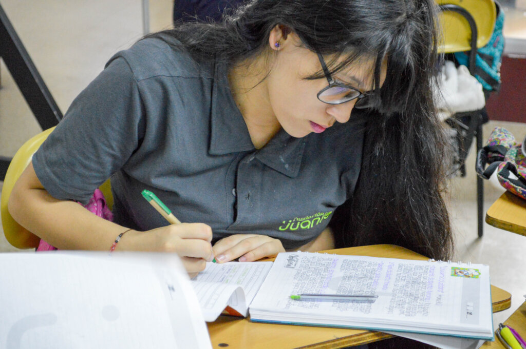 Elevate the Knowledge of Teenage Moms