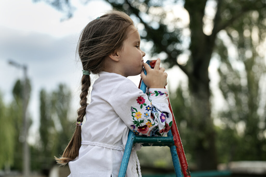 Support Ukrainian children of war