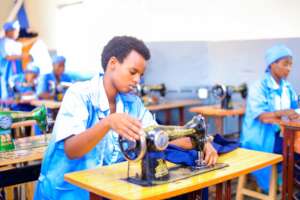STUDENTS IN THE PRACTICAL LESSON OF WELDIMNG